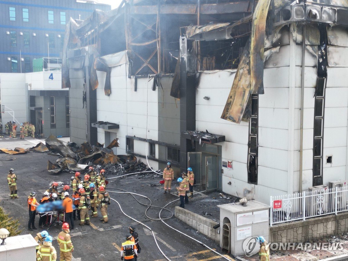 [속보] "화성 아리셀 화재 현장서 시신 20여구 발견돼"