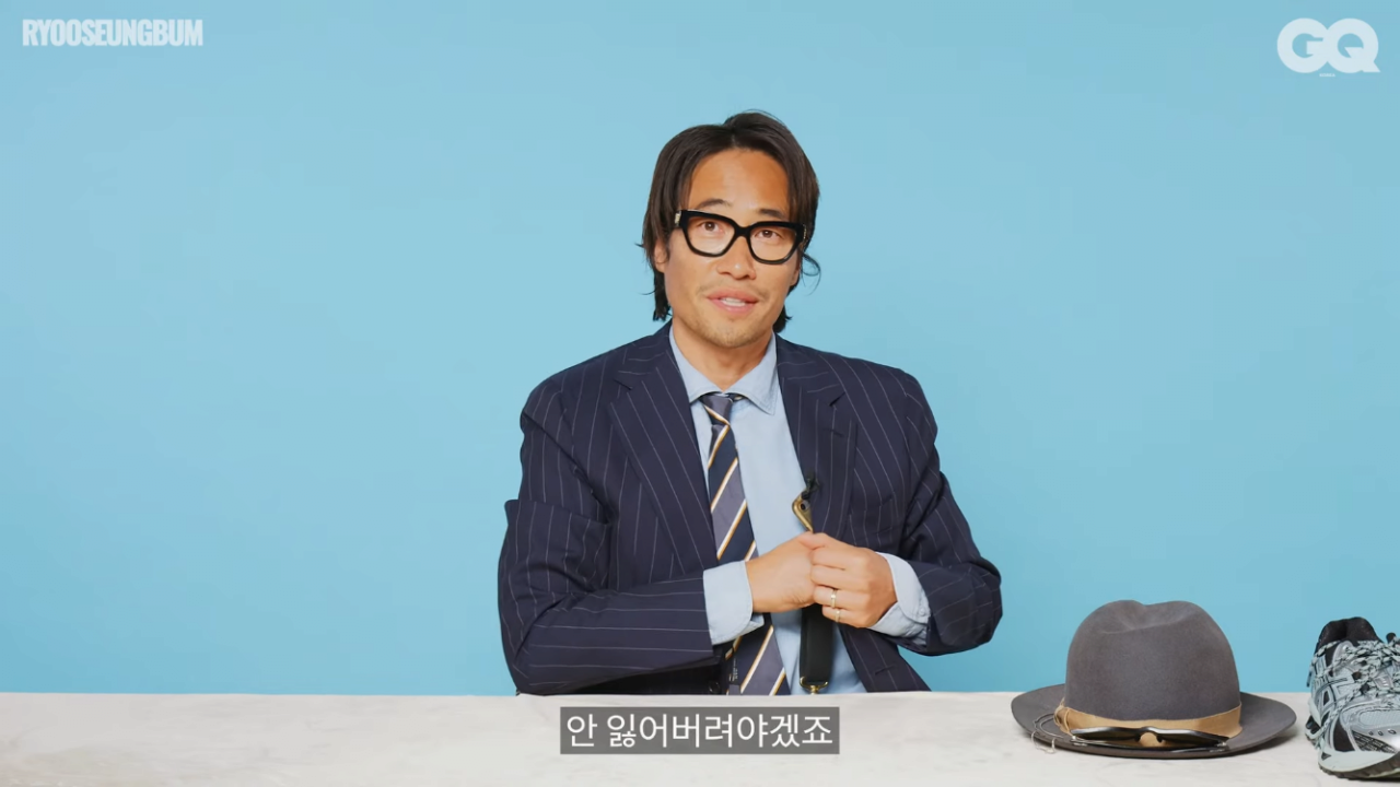 같은 핸드폰을 10년째 쓰고 있다는 배우