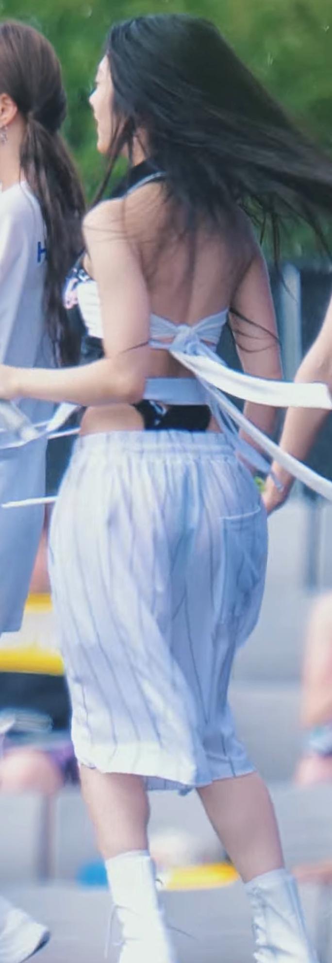 ㅇㅎ)오늘 워터밤 프로미스나인 이서연 의상.webp