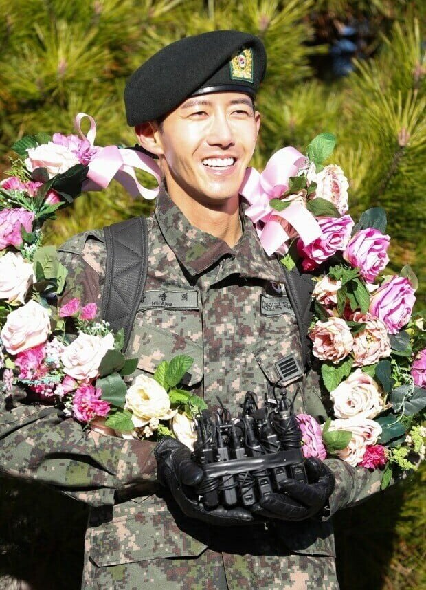 대한민국 연예인 군복사진 3대장