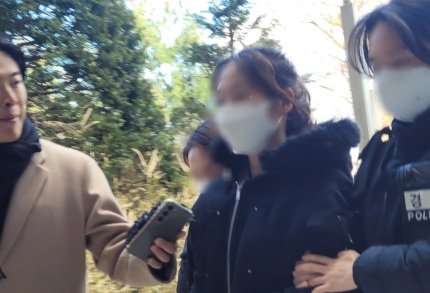 필로폰하고 운행중인 비행기 비상문 열라고 한 20대 여성 집유 ㅋㅋ