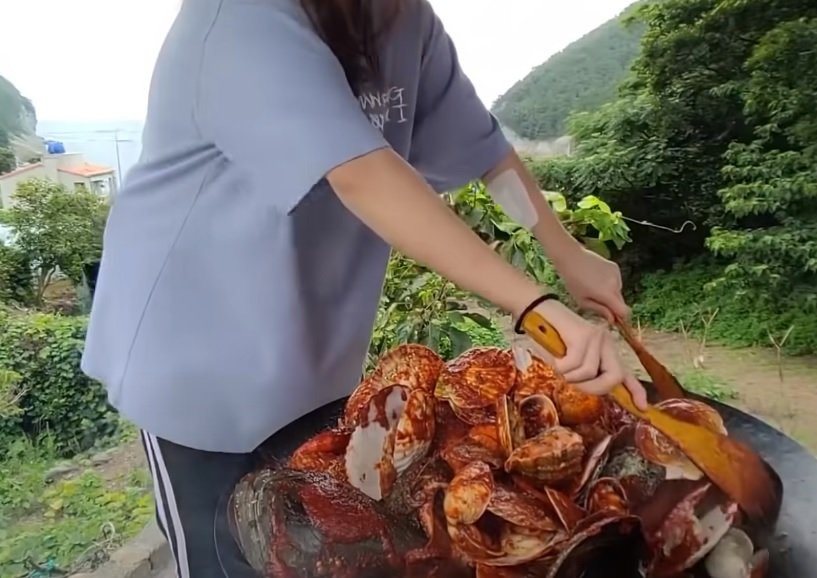 이제보니 팔뚝에 멍을 달고 살았던 쯔양