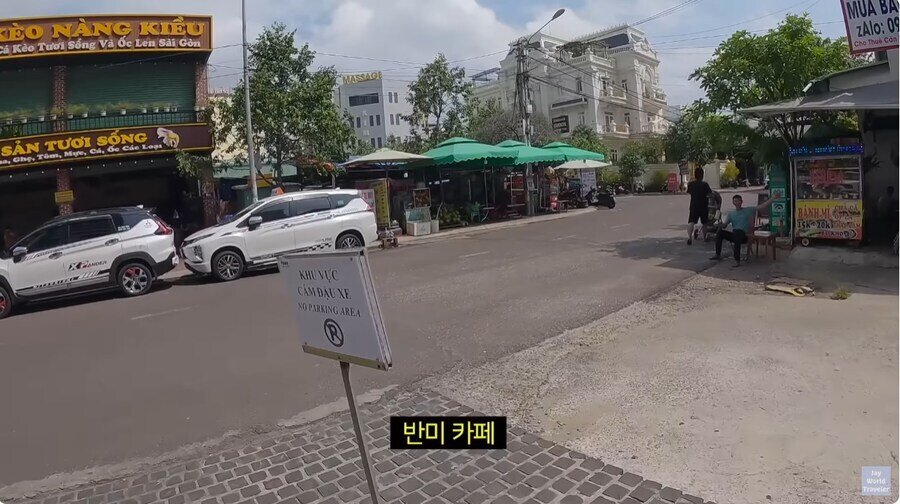여행 유튜버에게 본인 유튜브 자랑하는 베트남 식당 아재