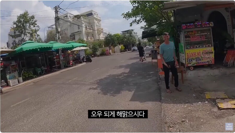 여행 유튜버에게 본인 유튜브 자랑하는 베트남 식당 아재