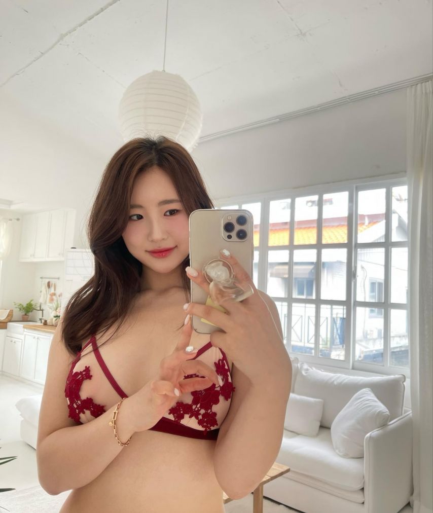 청순한 얼굴에 그렇지 못한 몸매