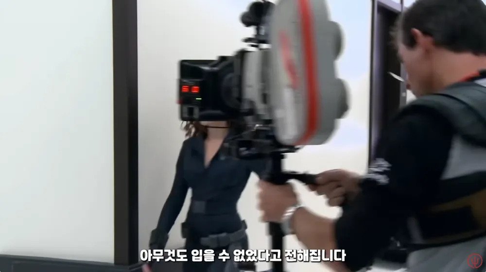 스칼렛 요한슨이 노브라노팬티로 찍었다는 장면