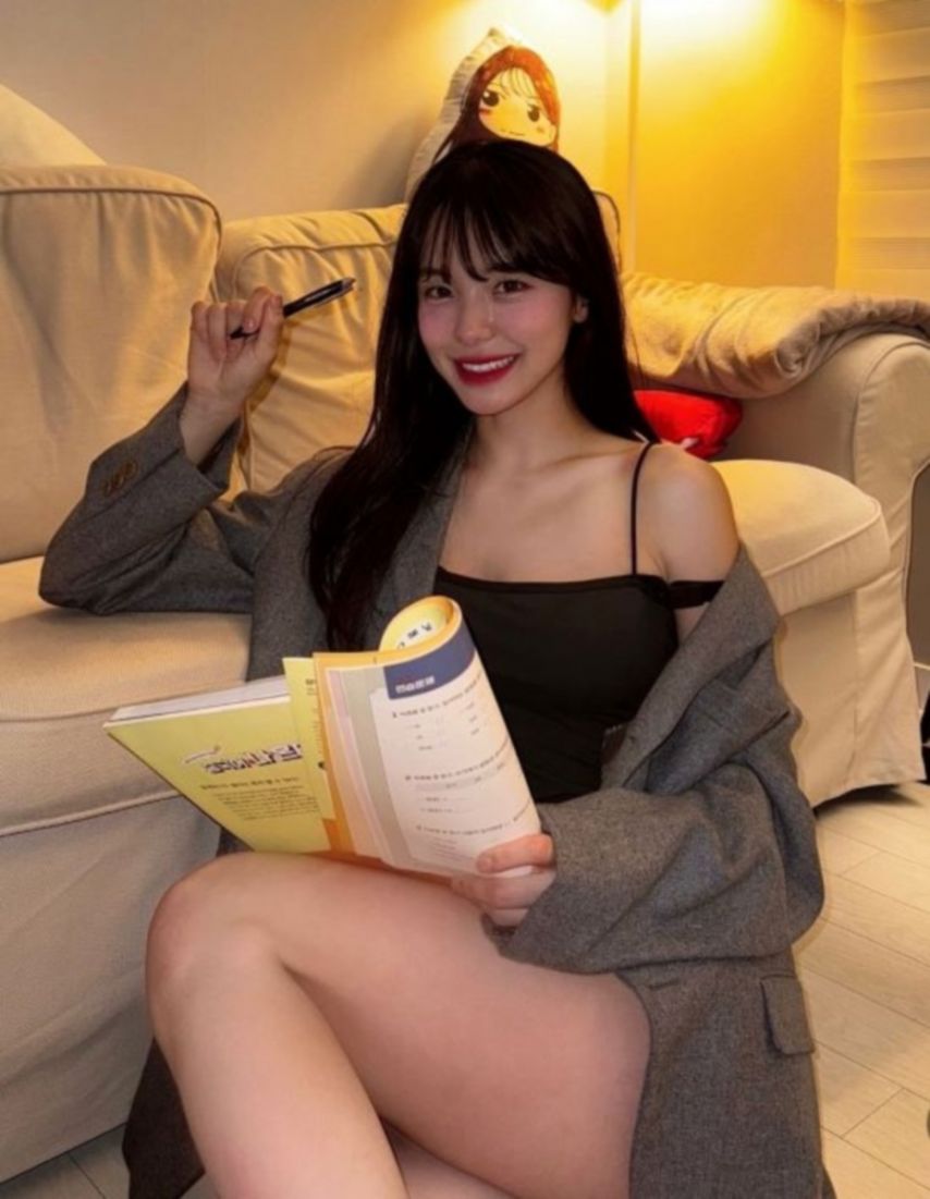 투 톱 자연산 F컵의 볼륨감 김현영 & 이다혜 쩍벌 .jpg