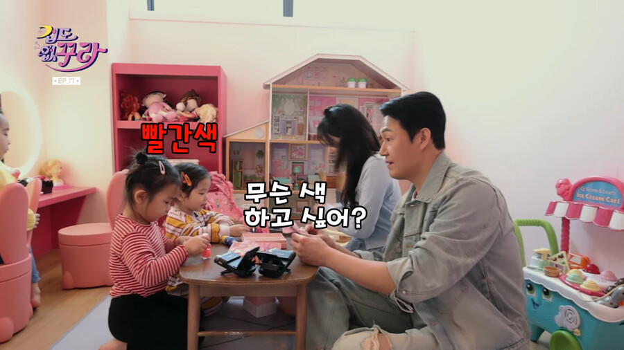 키즈카페 일일 알바 가서 어린이들 매니큐어 해주는 박성웅 ㅋㅋㅋㅋㅋㅋ