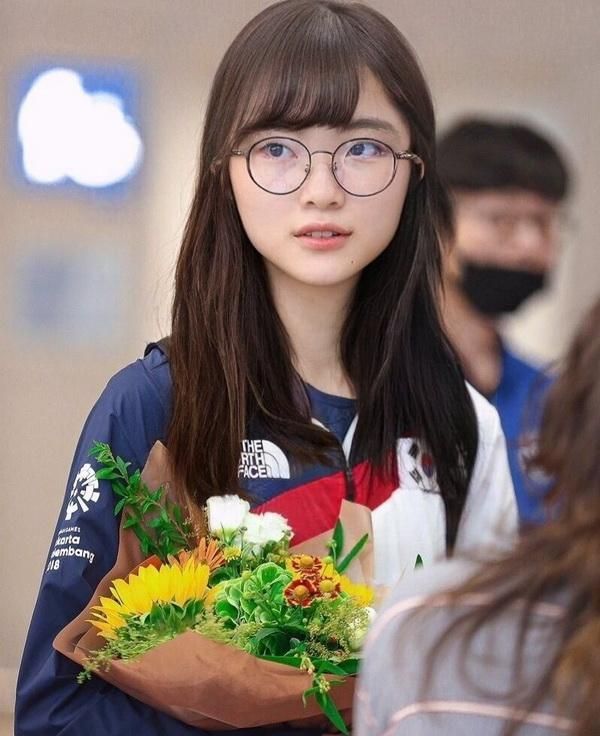 ???: 페이커도 여자였어봐 지금 그 위치에 있었겠냐