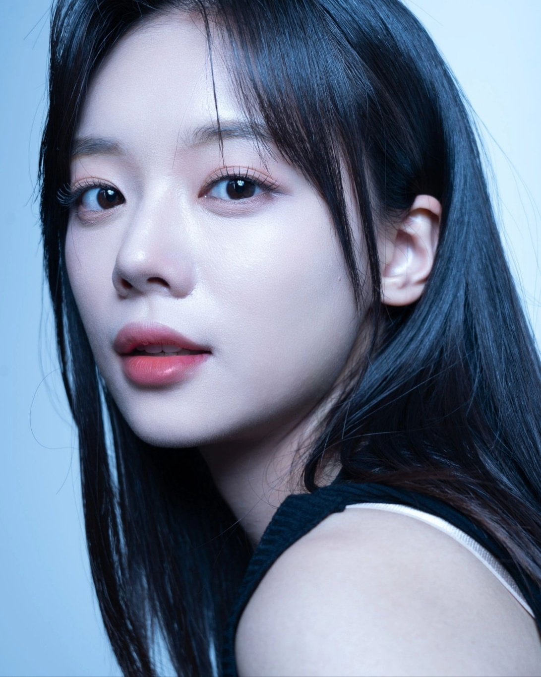 싱글벙글 어느 신인 여배우의 뿌듯함...
