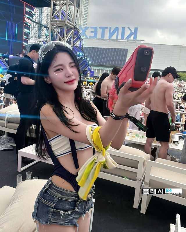 워터밤 누나 예진의 몸매