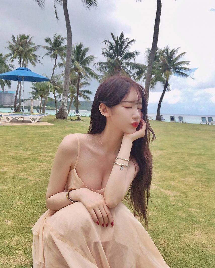 금화 원피스 가슴골
