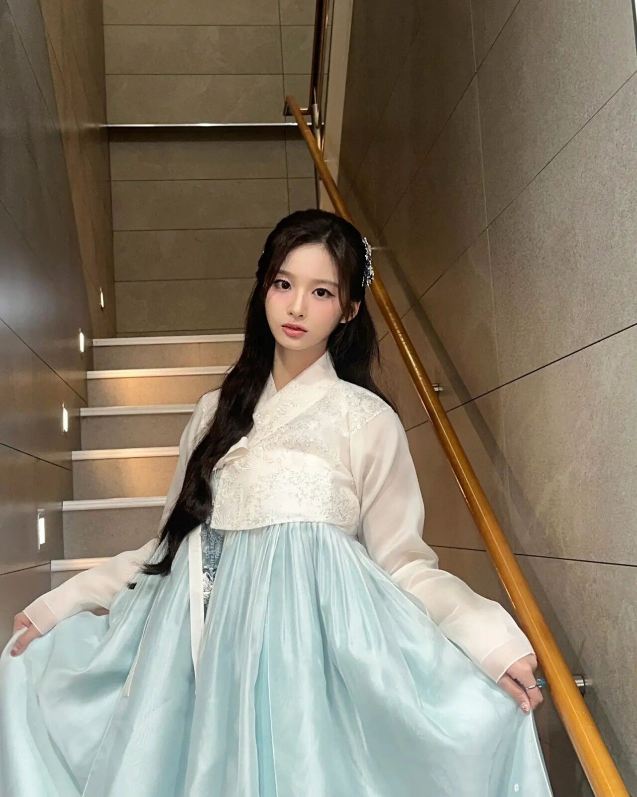 한복입은 엔믹스 설윤 ㄷㄷㄷ