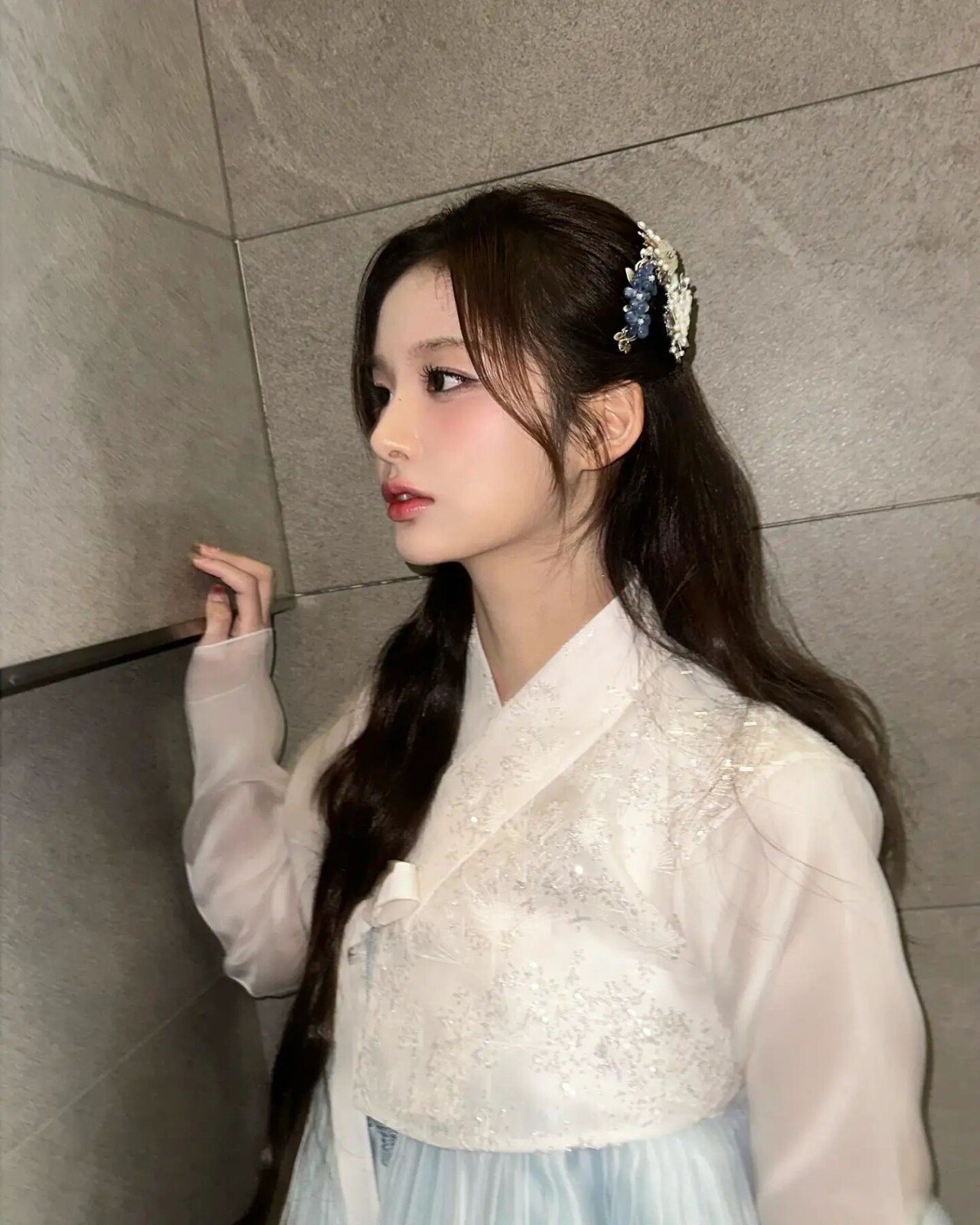 한복입은 엔믹스 설윤 ㄷㄷㄷ