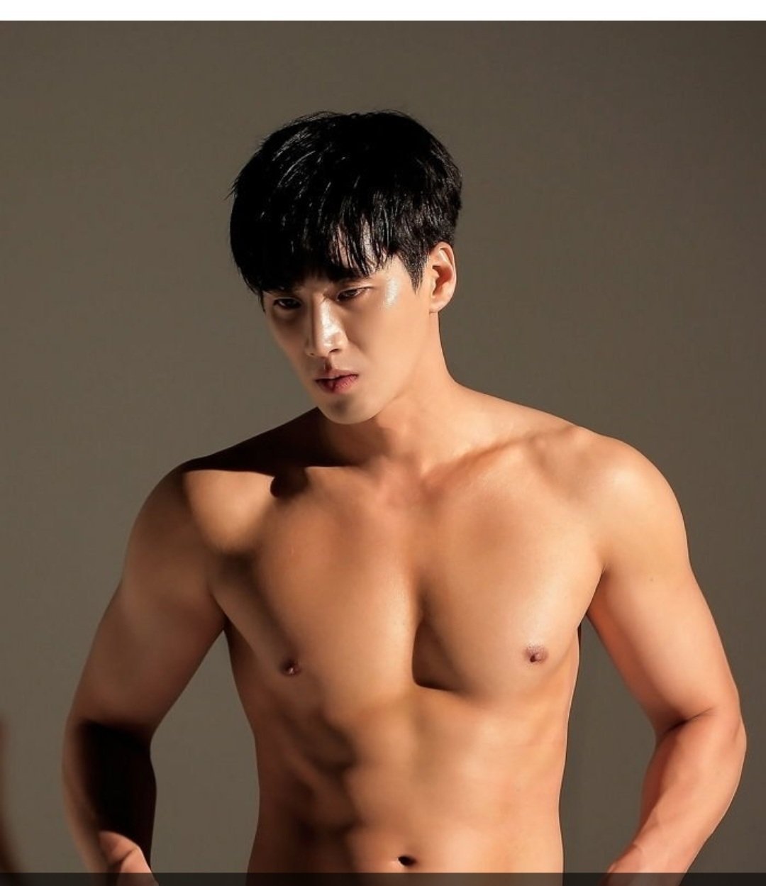 커뮤니티 난리났던 안보현 피지컬