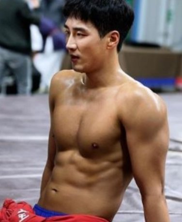 커뮤니티 난리났던 안보현 피지컬