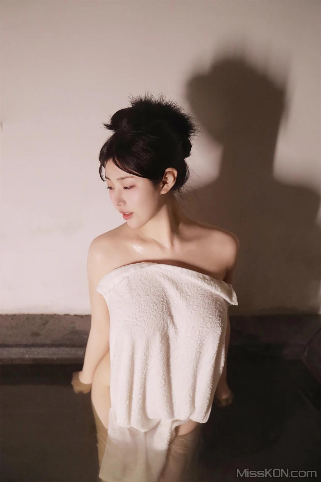 피부가 하얀 그녀 (올누드 화보집)