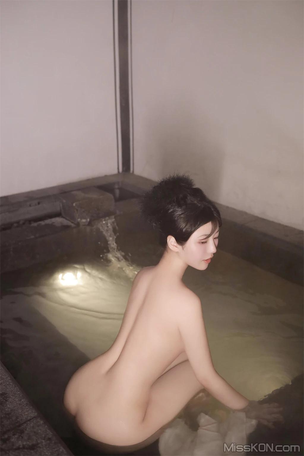 피부가 하얀 그녀 (올누드 화보집)