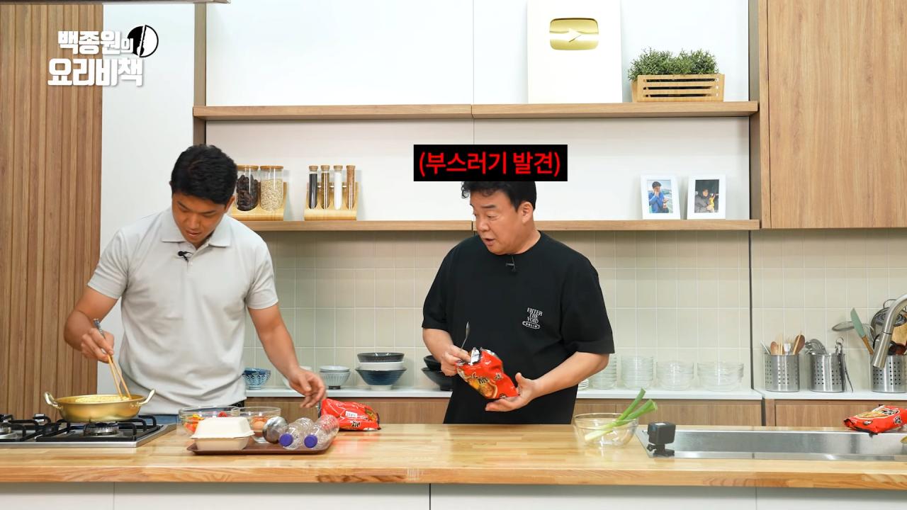 미슐랭 3스타 안성재 쉐프가 만드는 통마늘 라면