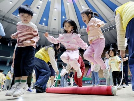 [속보]육아휴직 3년·배우자 출산휴가 20일…이번주 본회의 통과