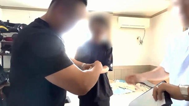 '동거녀 살해 후 캐리어에 담아 시멘트로 16년 베란다 은닉.'