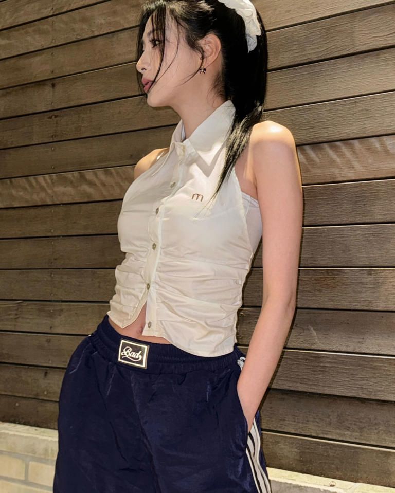 오하영, 트랙팬츠로 힙하게 홀터넥으로 청순하게