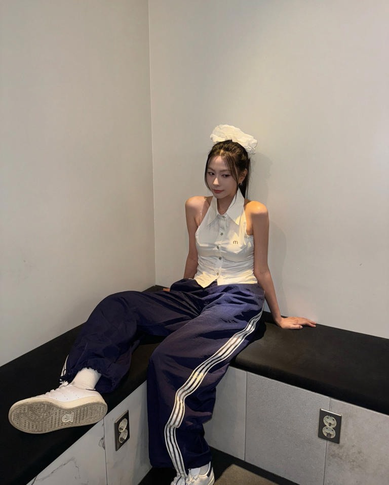 오하영, 트랙팬츠로 힙하게 홀터넥으로 청순하게
