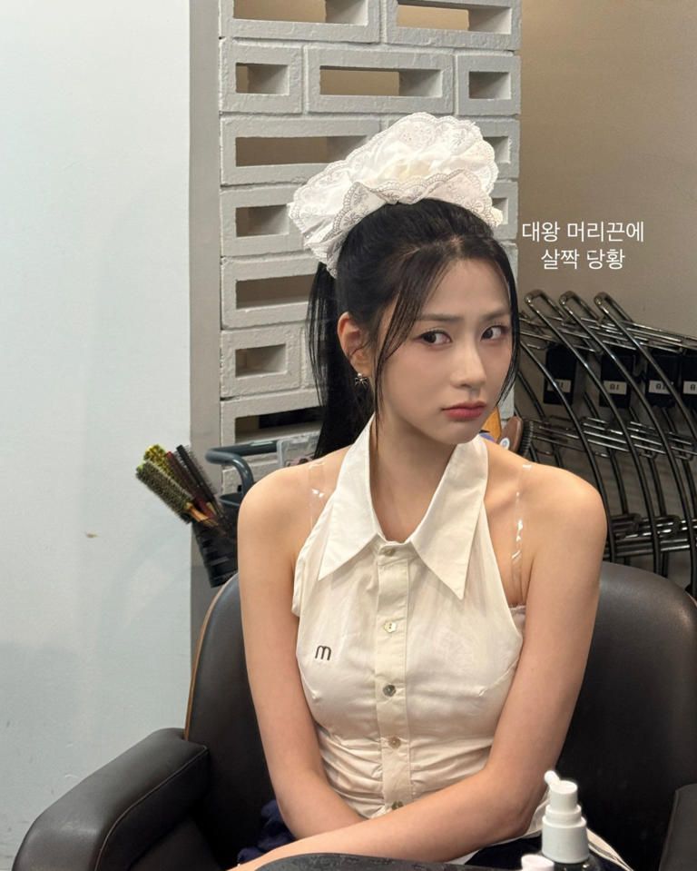 오하영, 트랙팬츠로 힙하게 홀터넥으로 청순하게