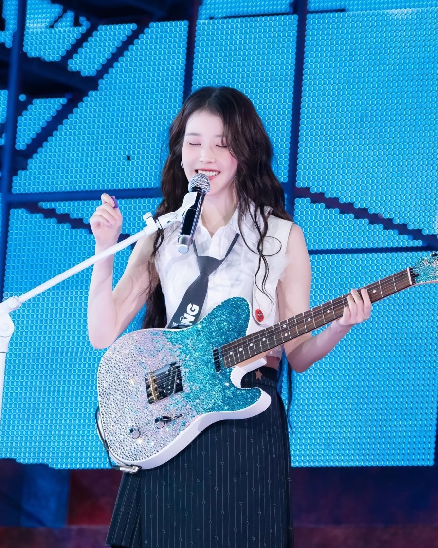 오늘자 아이유 인스타..