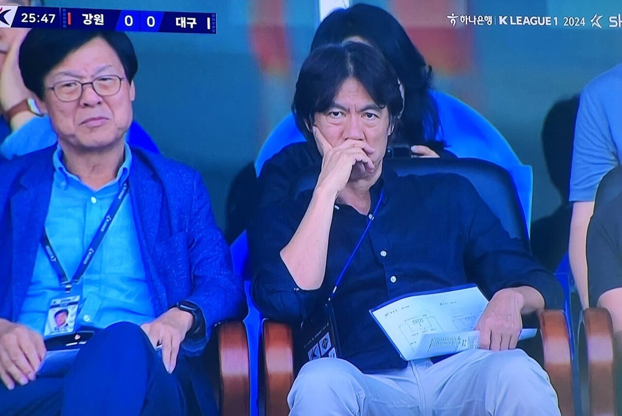 홍명보 "사퇴는 없다. 한국축구 강하게 만들것"