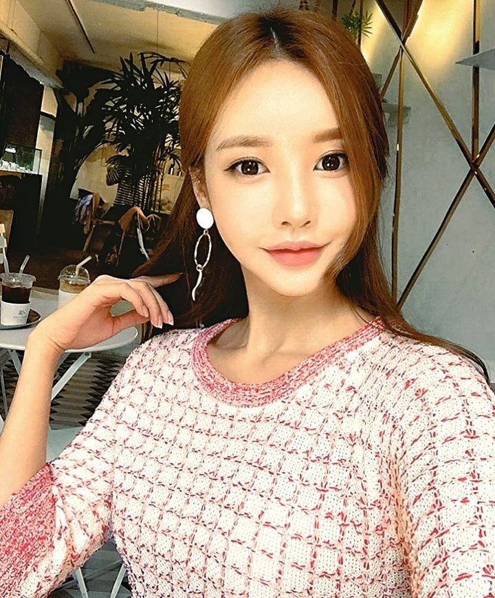 피팅모델 손윤주