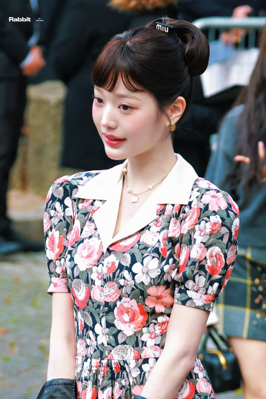 오드리 헵번을 연상시키는 아이브 장원영 꽃무늬 원피스 미친 미모