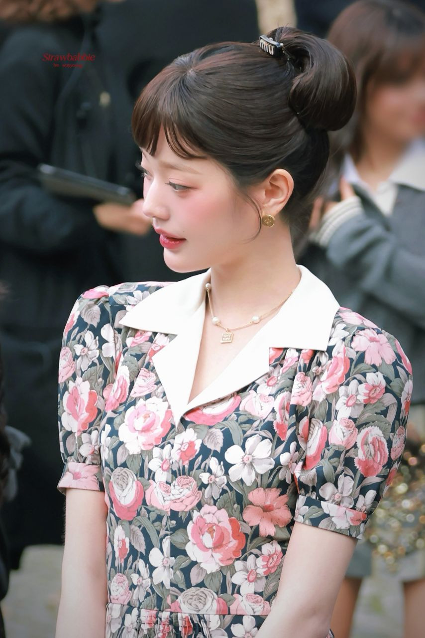 오드리 헵번을 연상시키는 아이브 장원영 꽃무늬 원피스 미친 미모