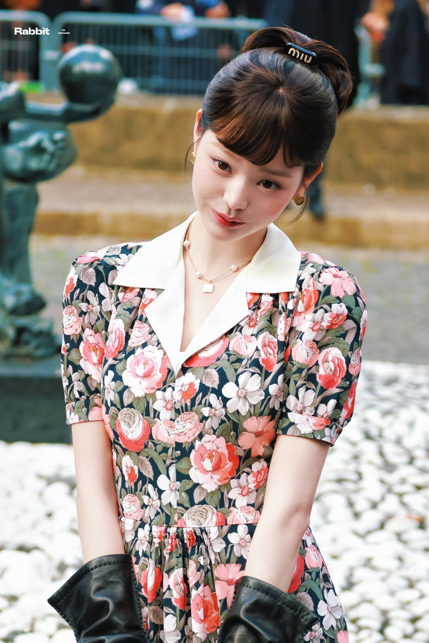 오드리 헵번을 연상시키는 아이브 장원영 꽃무늬 원피스 미친 미모