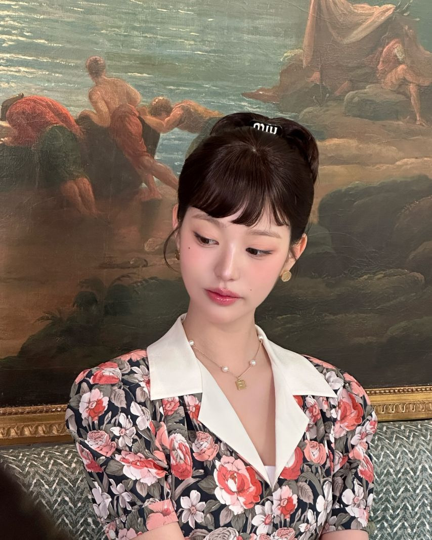 오드리 헵번을 연상시키는 아이브 장원영 꽃무늬 원피스 미친 미모