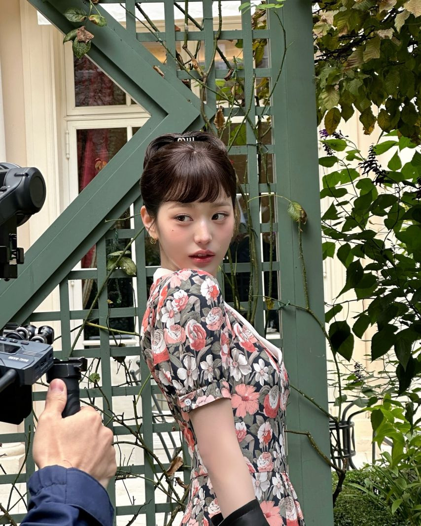 오드리 헵번을 연상시키는 아이브 장원영 꽃무늬 원피스 미친 미모
