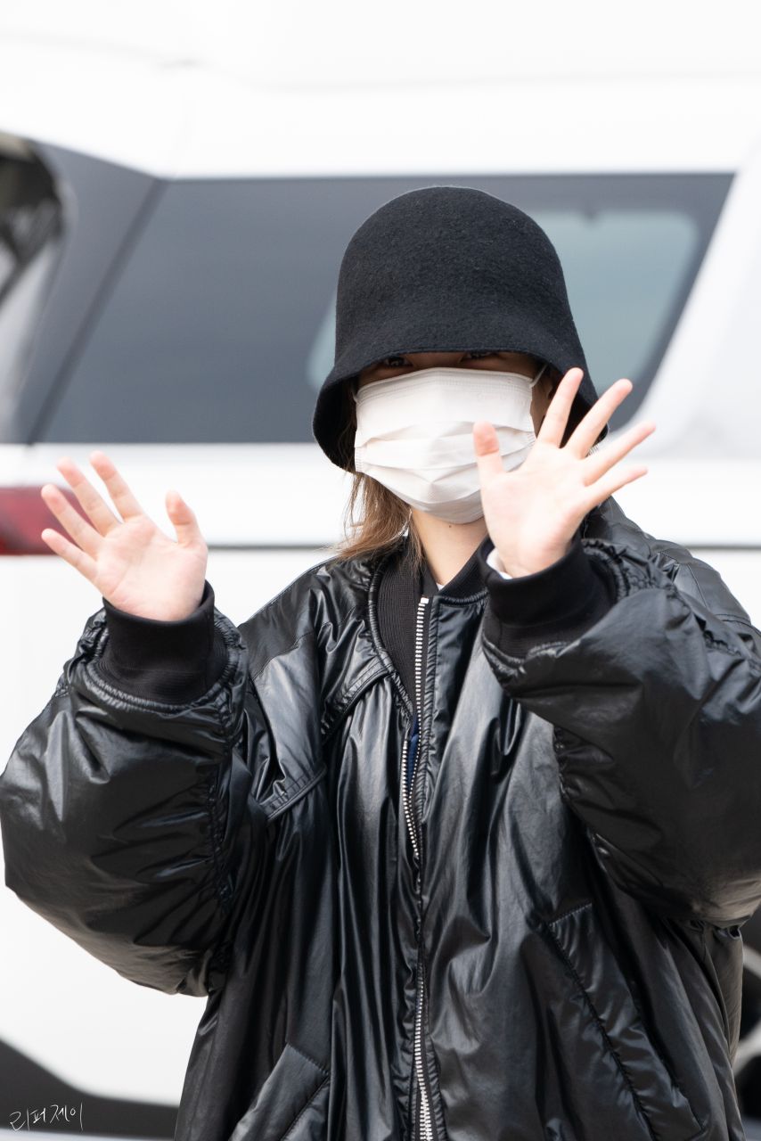 아이유 HER 콘 출근길