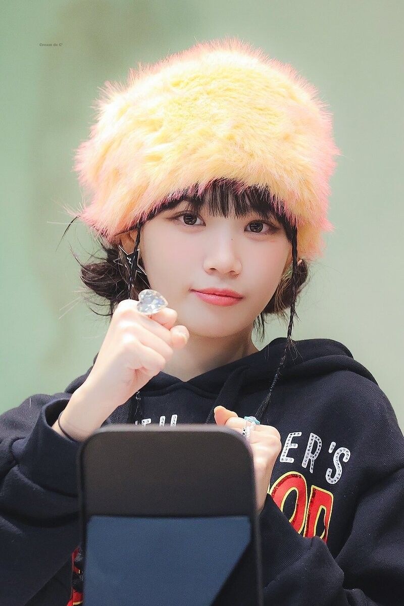 LEE SERAFIM 김채원