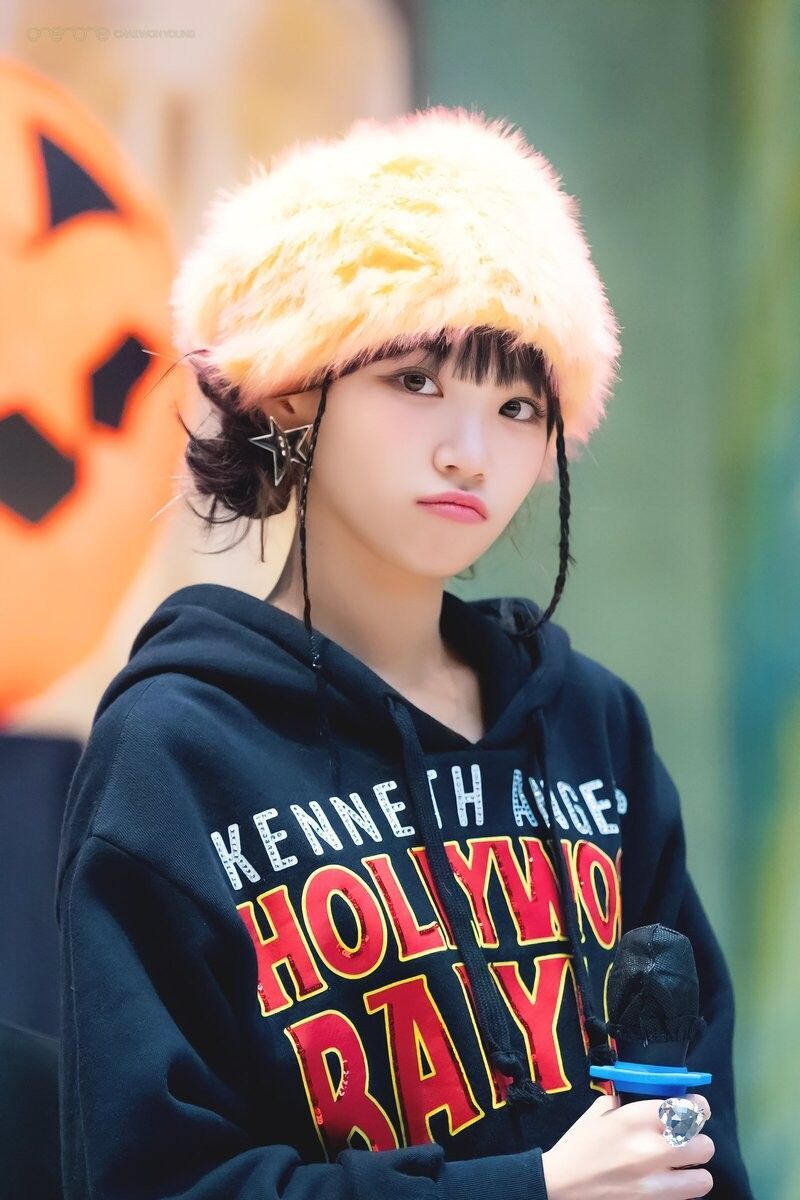 LEE SERAFIM 김채원