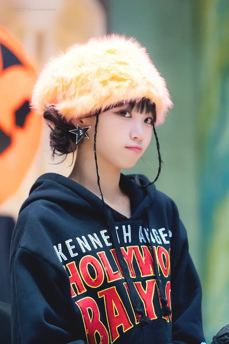 LEE SERAFIM 김채원