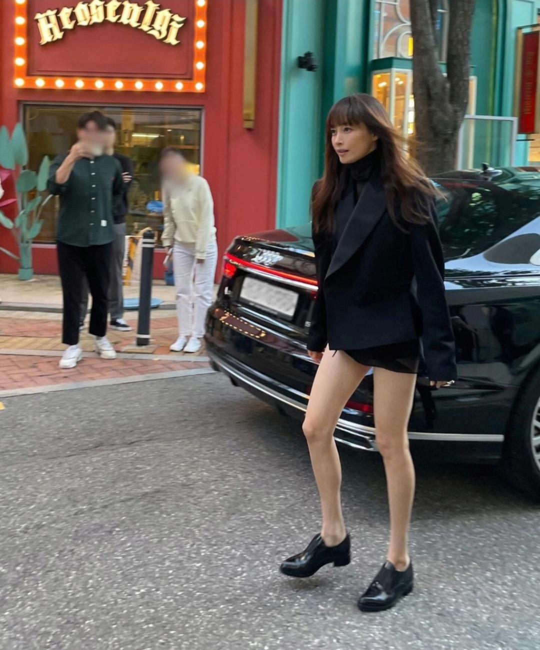 오늘자 성수행사 배우 이나영 근황
