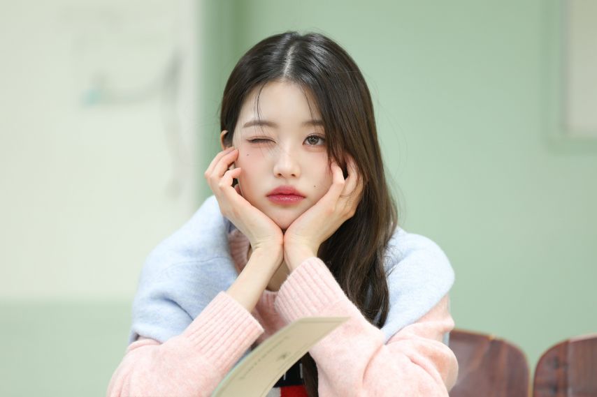 장원영 꽃받침 윙크
