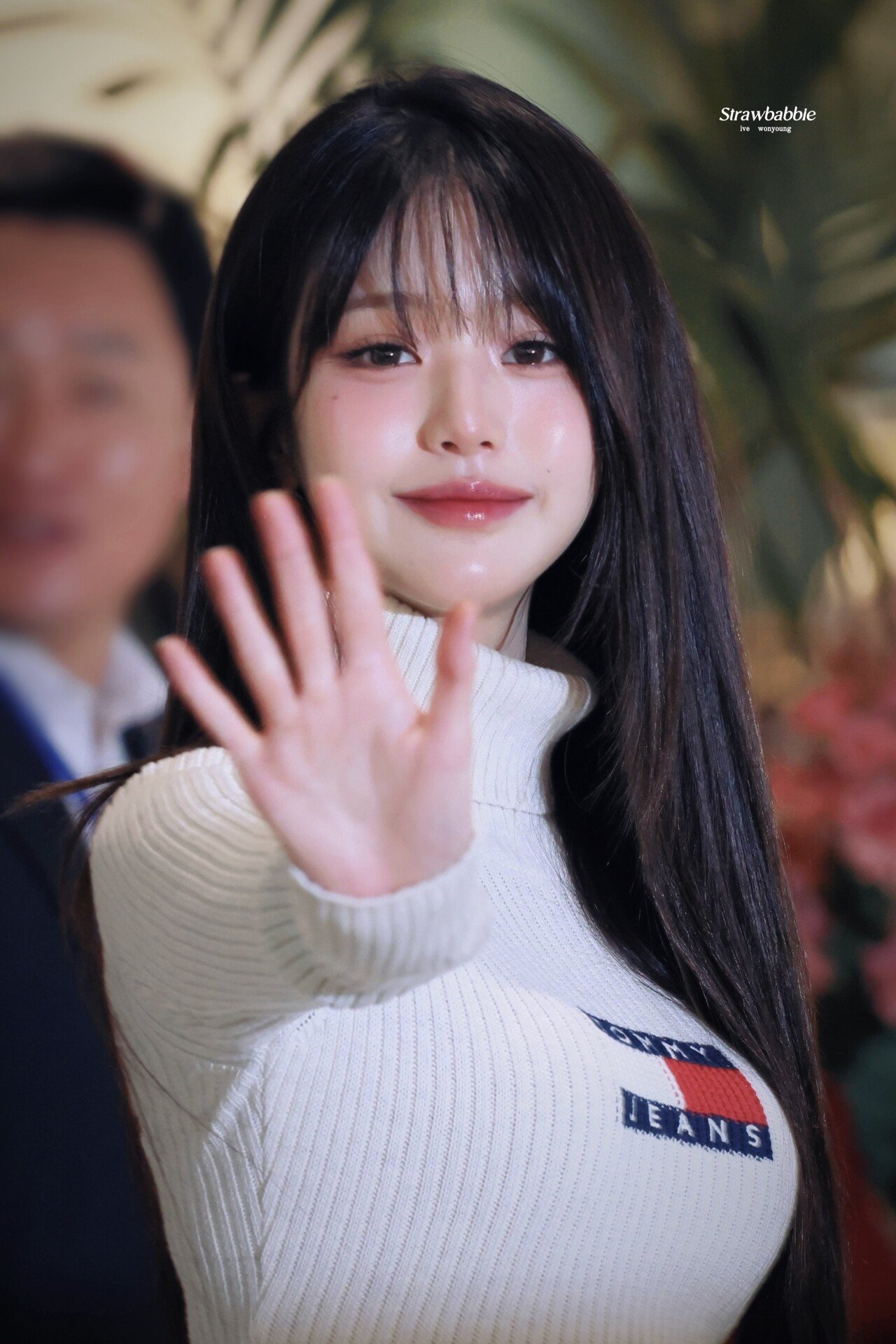 오늘자 더현대 타미힐피거 팝업스토어 아이브 장원영