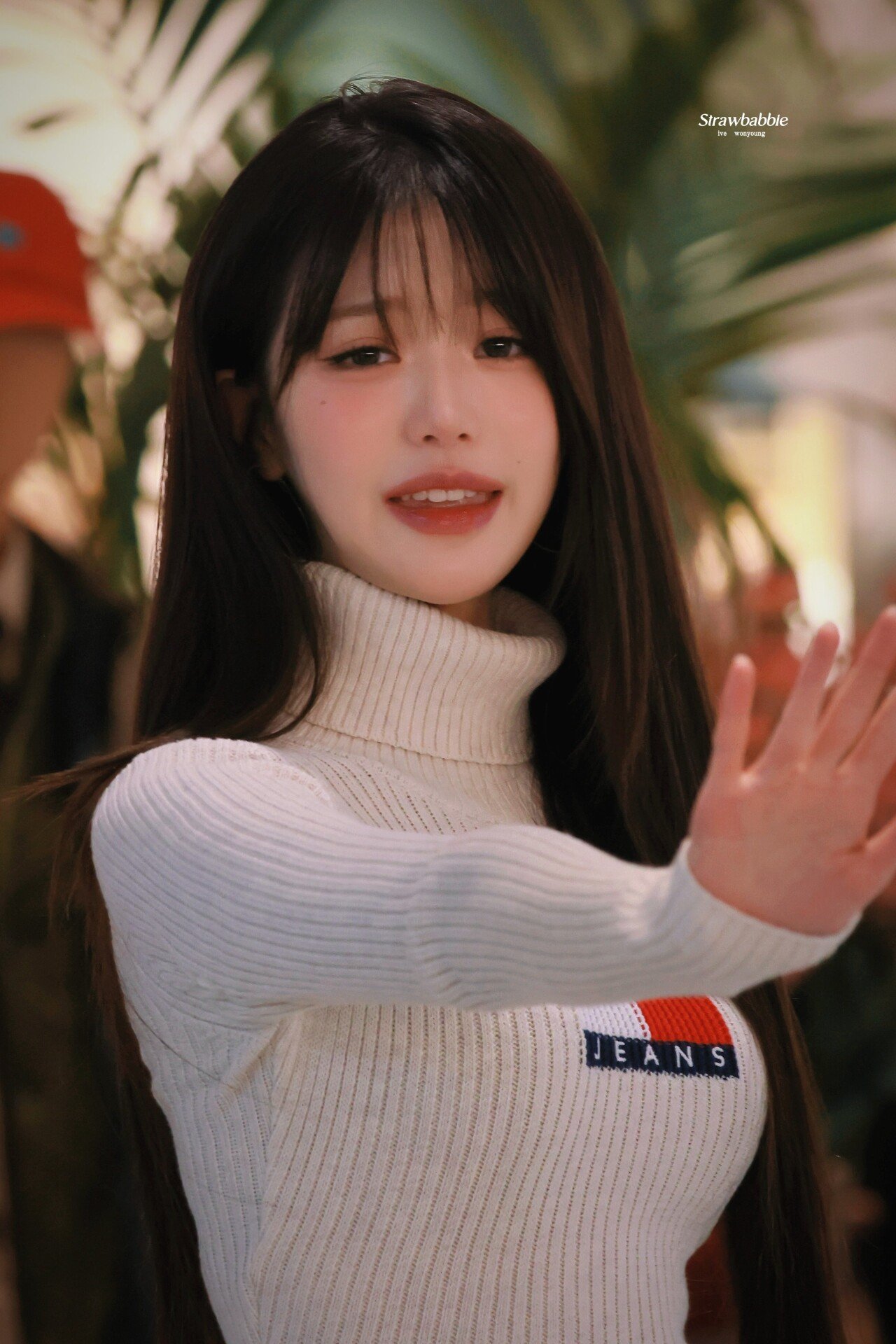 오늘자 더현대 타미힐피거 팝업스토어 아이브 장원영