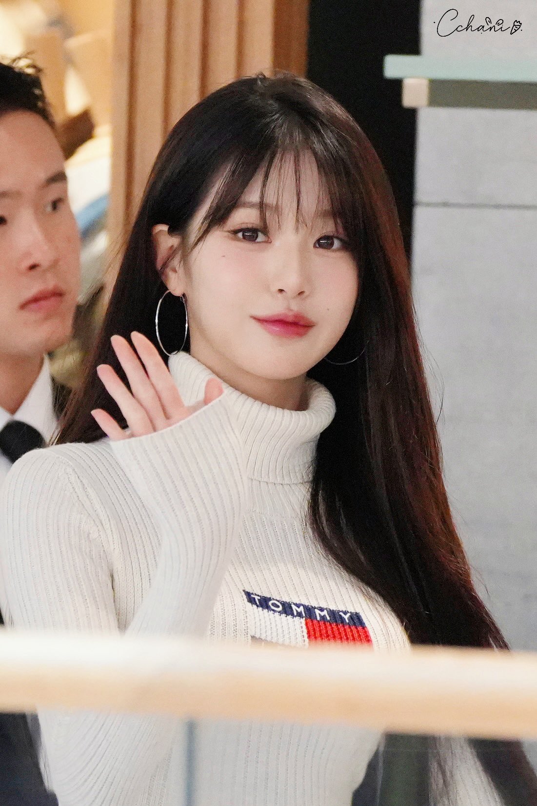 오늘자 더현대 타미힐피거 팝업스토어 아이브 장원영