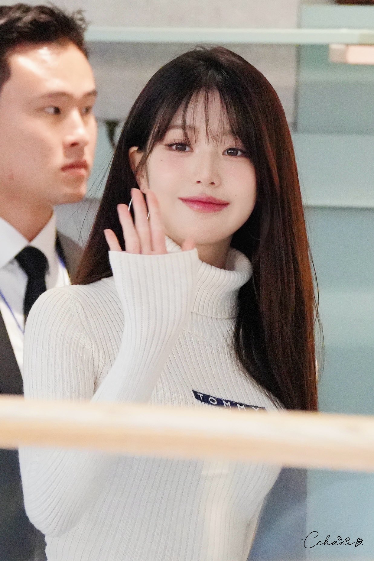 오늘자 더현대 타미힐피거 팝업스토어 아이브 장원영