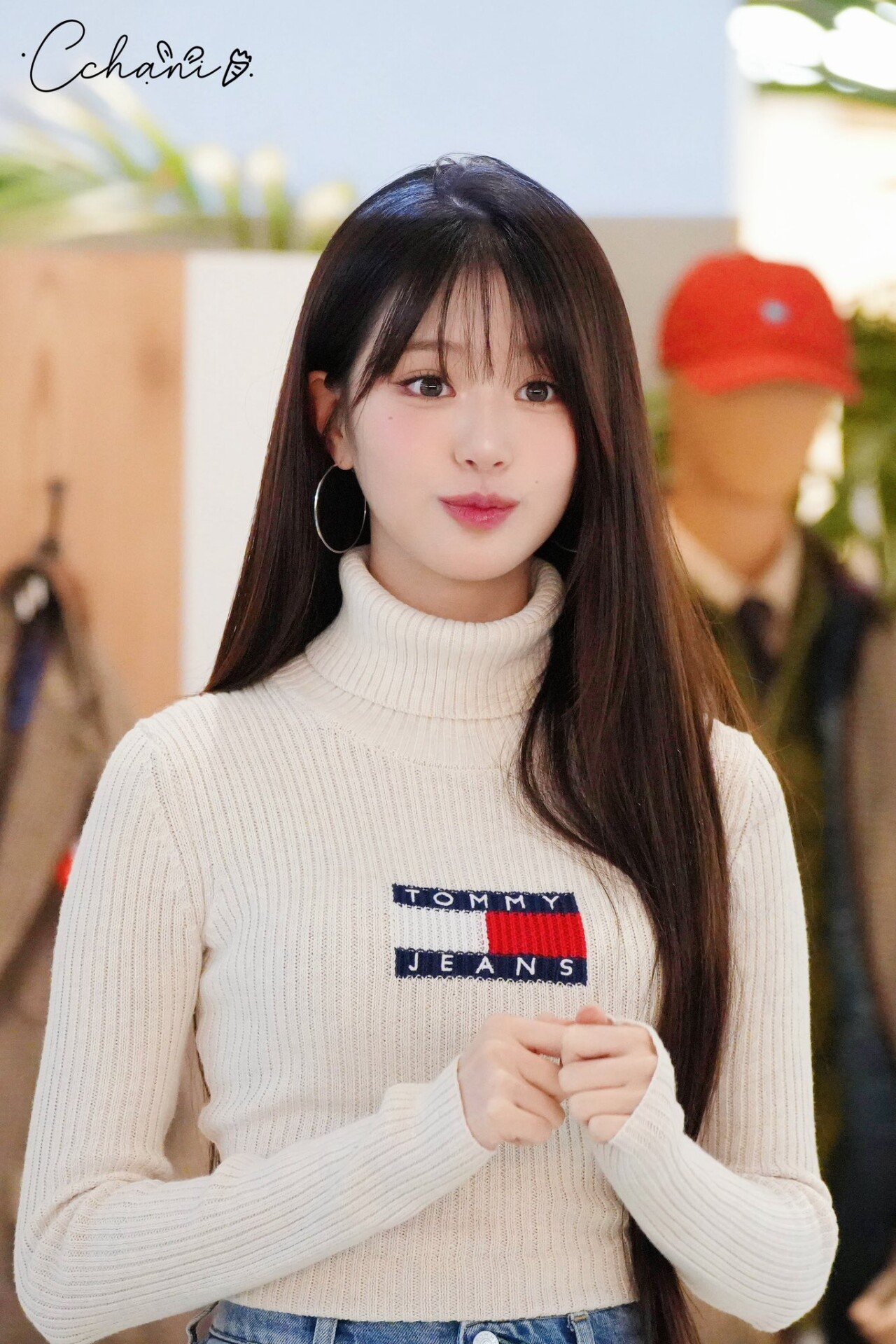 오늘자 더현대 타미힐피거 팝업스토어 아이브 장원영
