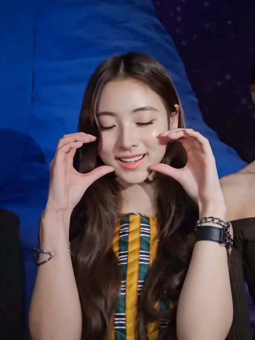 MEOVV 안나