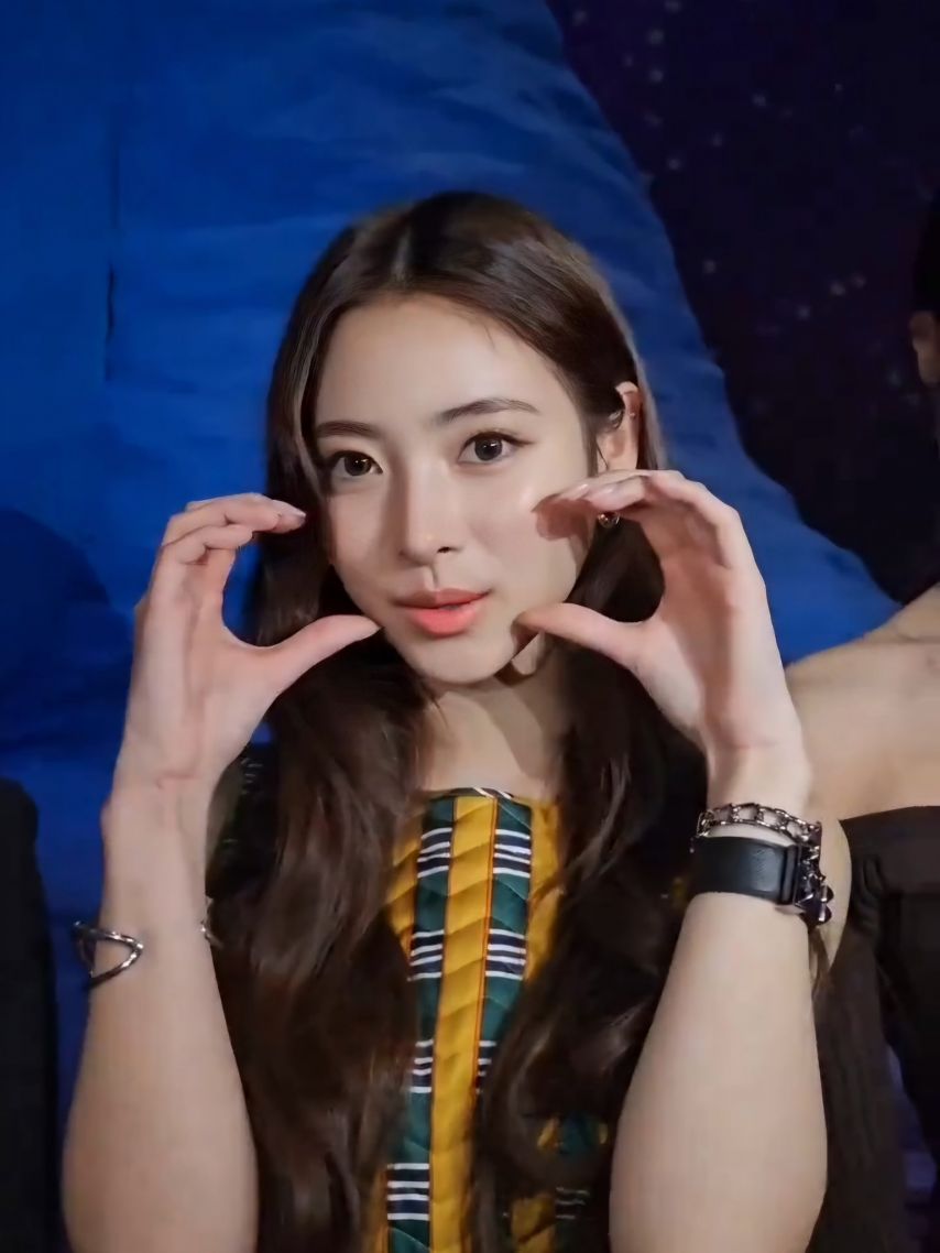 MEOVV 안나