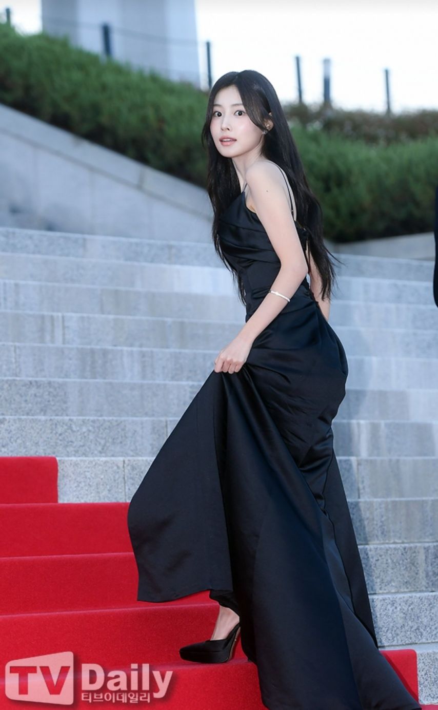 오늘자 코리아 드라마 어워즈 레드카펫 강혜원 기사사진